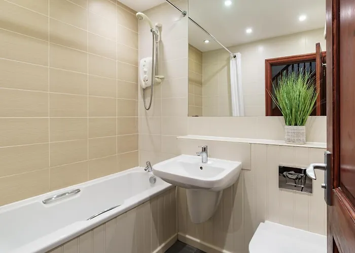 Post Knott At Windermere Marina Village